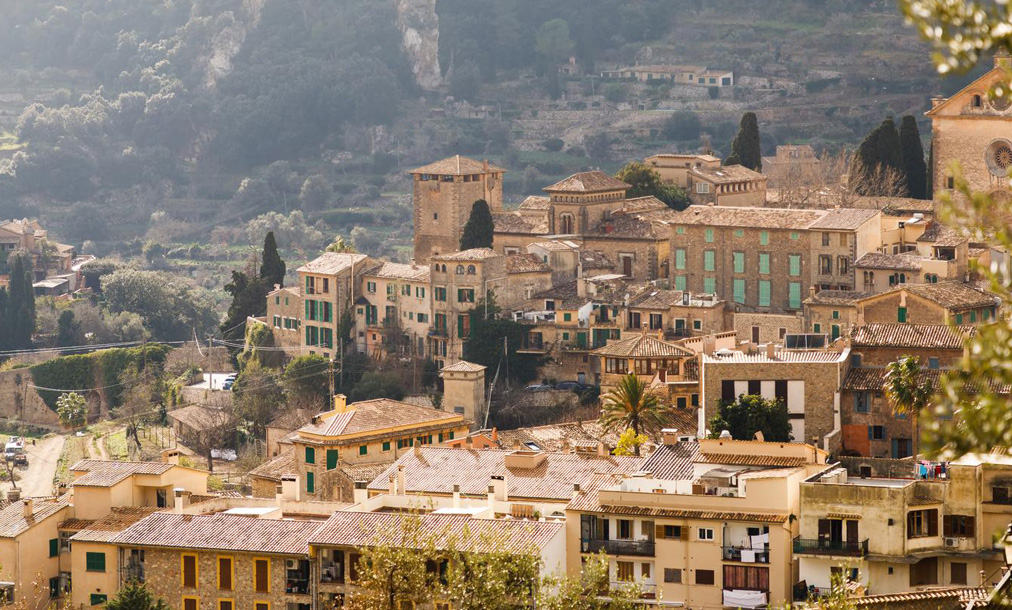 Vue panoramique du village de Valldemossa à Majorque